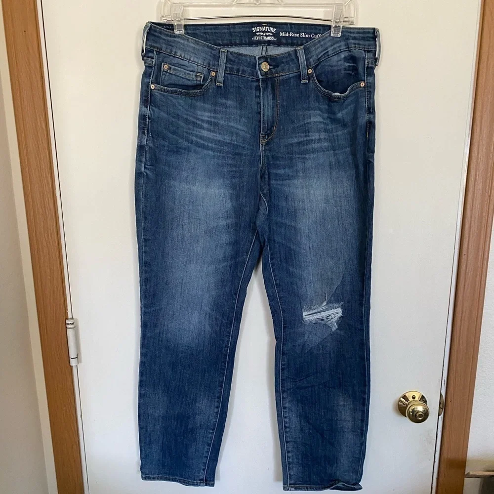 Ladies signature Levi’s mid rise slim cuff denim jeans